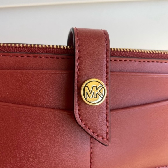 Michael Kors Wallet - Picture 8 of 13